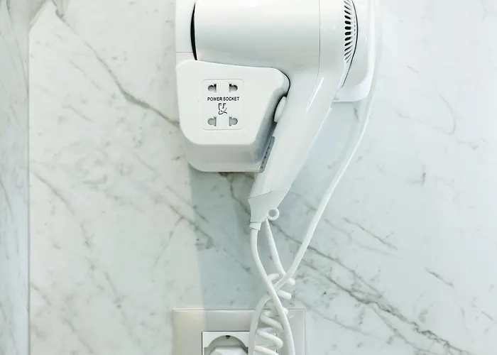 Velvet By Dove 地拉那